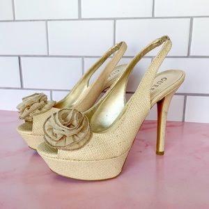 Guess Dreamboat Platform Heels - Creme/Gold